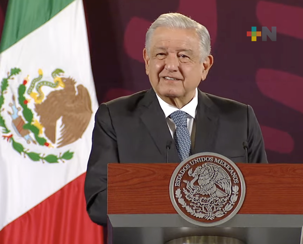 Iniciativas de reforma buscan regresar espíritu público y social a la Constitución: AMLO